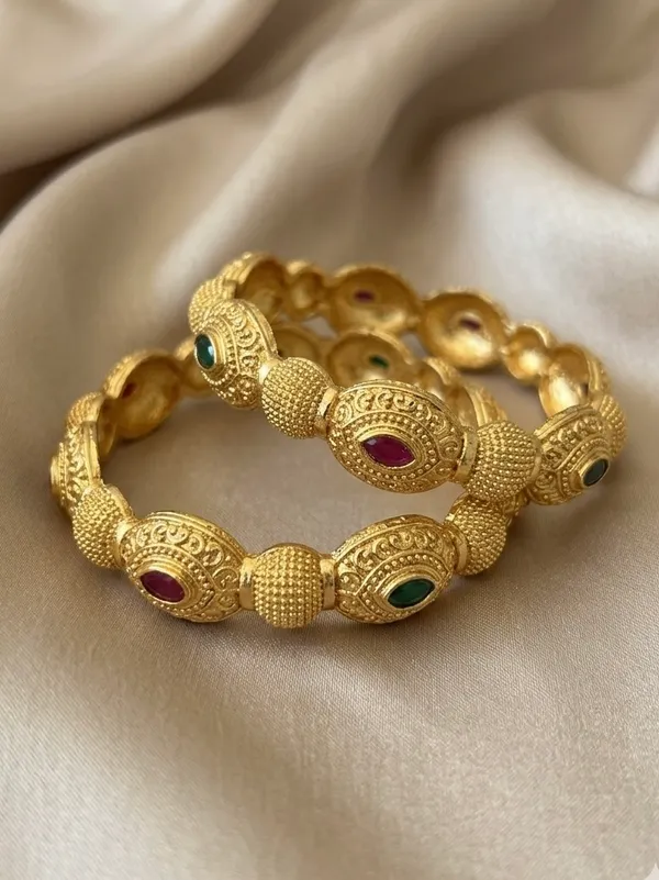Gold_Plated_Textured_Beaded_Gemstones_With_Bangles_For_Women_(Set_Of_2)