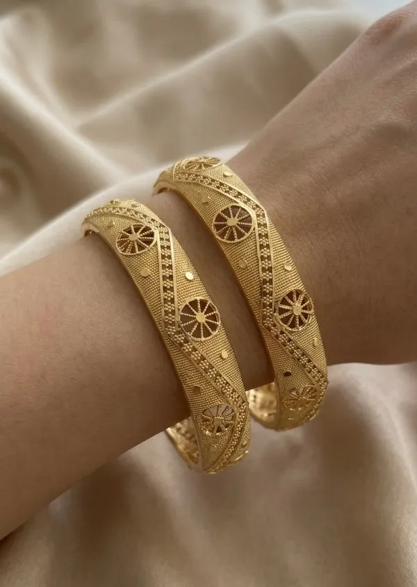 Gold_Textured_Filigree_With_Stone_Accent_Bangles_For_Women_(Set_Of_3)