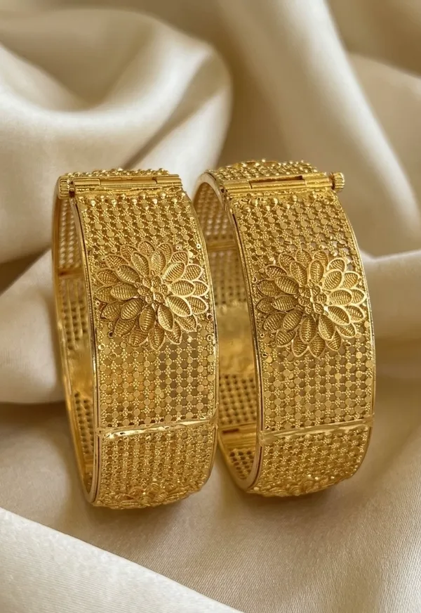 Gold_Plated_Intricate_Filigree_Design_Bangles_For_Women_(Set_Of_2)