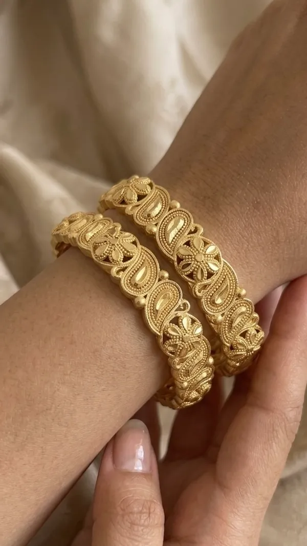 Gold_Textured_Floral_Meenakari_Bangles_For_Women_(Set_Of_3)