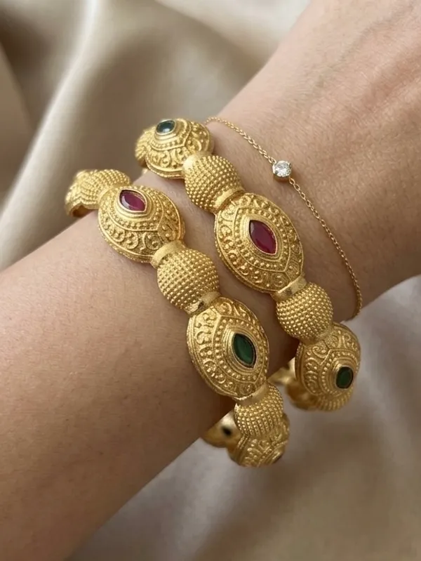 Gold_Plated_Textured_Beaded_Gemstones_With_Bangles_For_Women_(Set_Of_2)