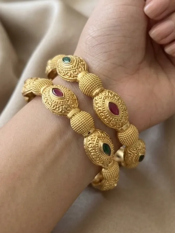 Gold_Plated_Textured_Beaded_Gemstones_With_Bangles_For_Women_(Set_Of_2)