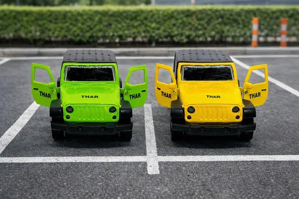 Die_Cast_Thar_Toy_Jeep_With_Opening_Doors