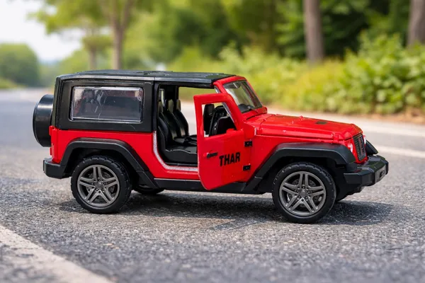 Die_Cast_Thar_Toy_Jeep_With_Opening_Doors