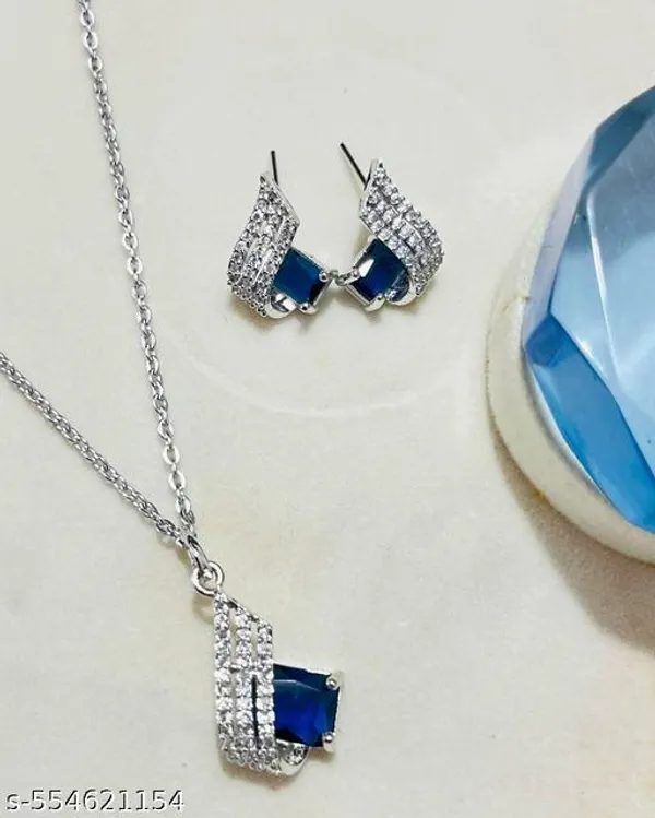 New_Shimmering_Fancy_Pendants_Lockets