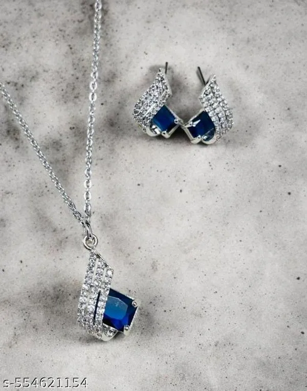 New_Shimmering_Fancy_Pendants_Lockets