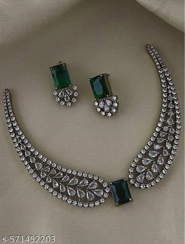 Bridal_Mehandi_Polish_Necklace_With_Matching_Earrings_Ad_Stones_Mehandi_Polish