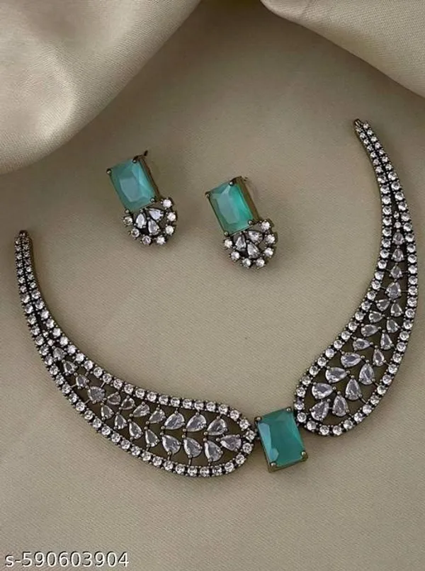Bridal_Mehandi_Polish_Necklace_With_Matching_Earrings_Ad_Stones_Mehandi_Polish
