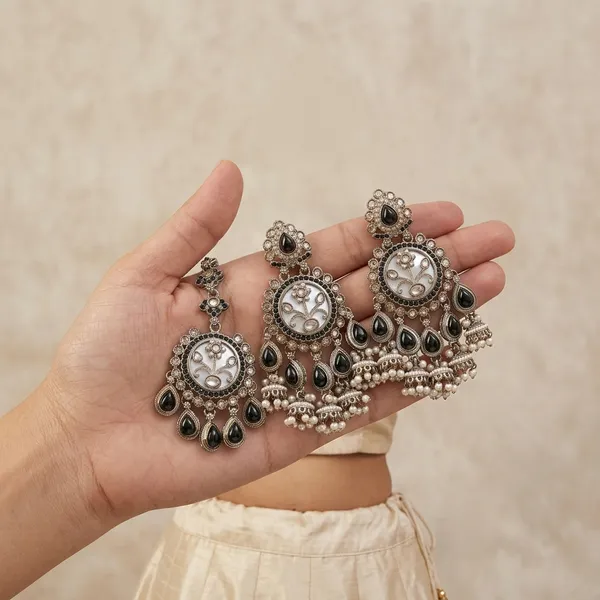 Stylish_Kundan_Pearl_Wedding_Earring_With_Tikka
