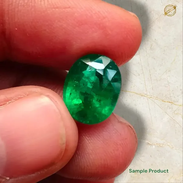 Green_Emerald_Oval_Cut_Loose_Gemstone