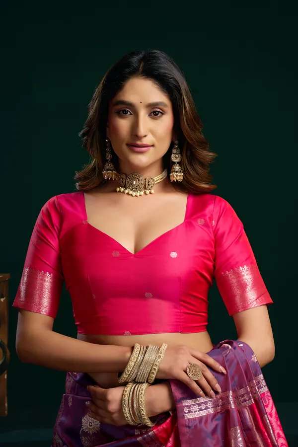 Pink_Soft_Silk_Saree_With_Fancy_Pumpum_For_Women