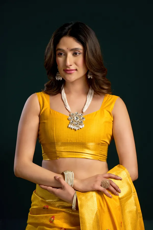 Yellow_Munga_Cotton_Mina_Work_Zari_Border_Saree_For_Women