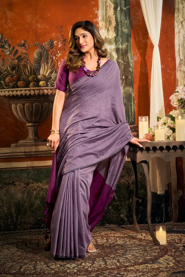 Purple_Mal_Cotton_Contrast_Pallu_Tassel_Saree_For_Women