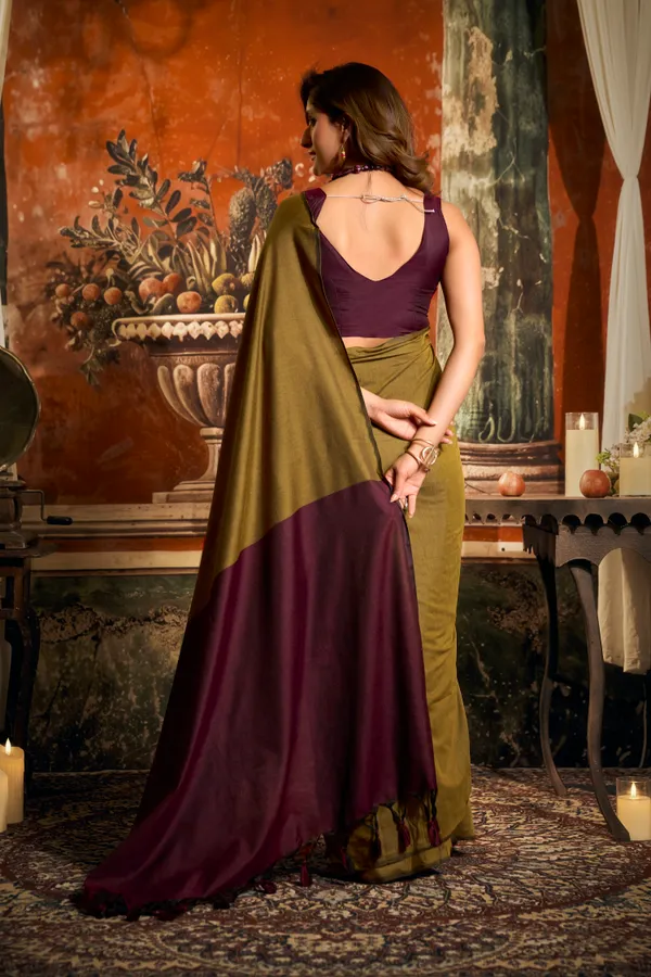 Green_Mal_Cotton_Contrast_Pallu_Tassel_Saree_For_Women