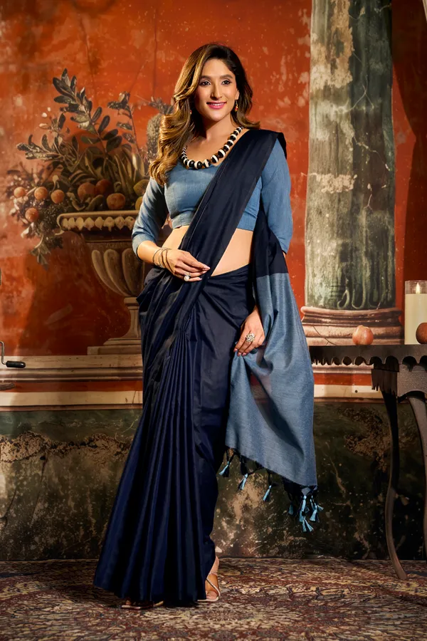 Blue_Mal_Cotton_Contrast_Pallu_Fancy_Tassel_Saree_For_Women