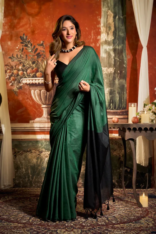 Green_Mal_Cotton_Contrast_Pallu_Saree_For_Women