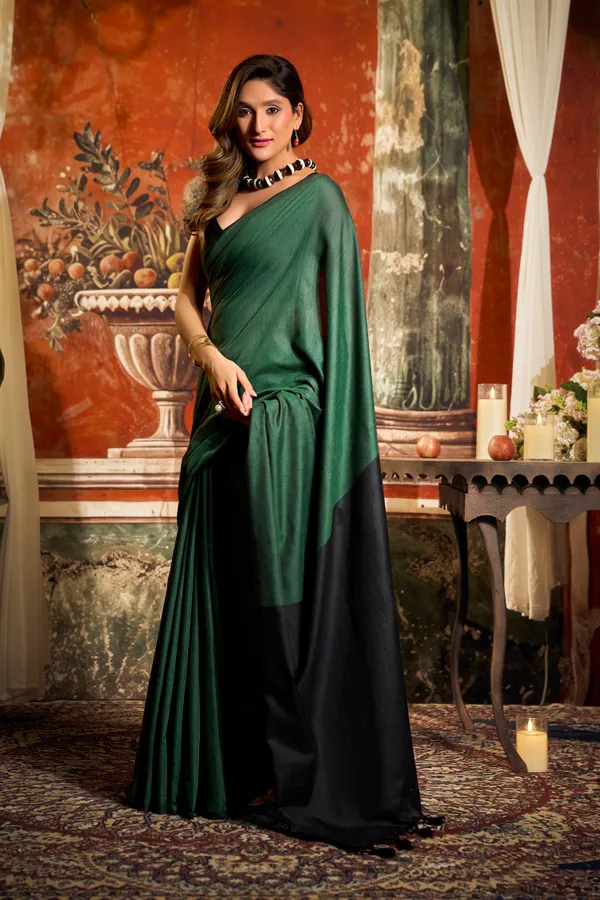 Green_Mal_Cotton_Contrast_Pallu_Saree_For_Women