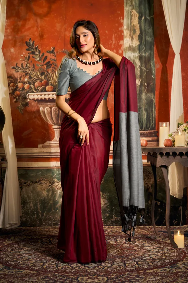 Wine_Red_Mal_Cotton_Contrast_Pallu_Fancy_Tassel_Saree_For_Women