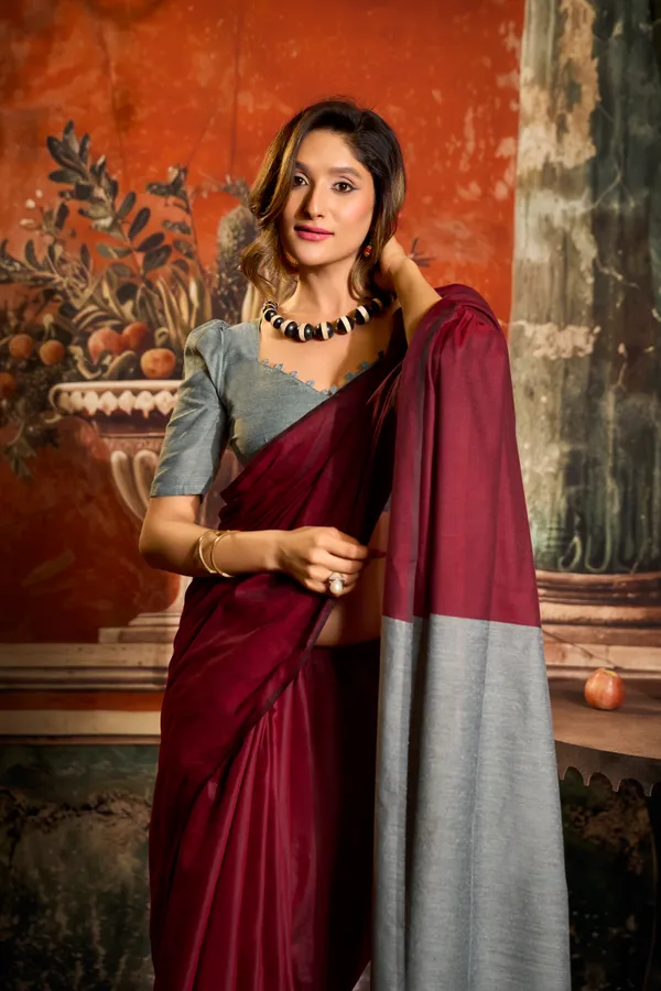 Wine_Red_Mal_Cotton_Contrast_Pallu_Fancy_Tassel_Saree_For_Women
