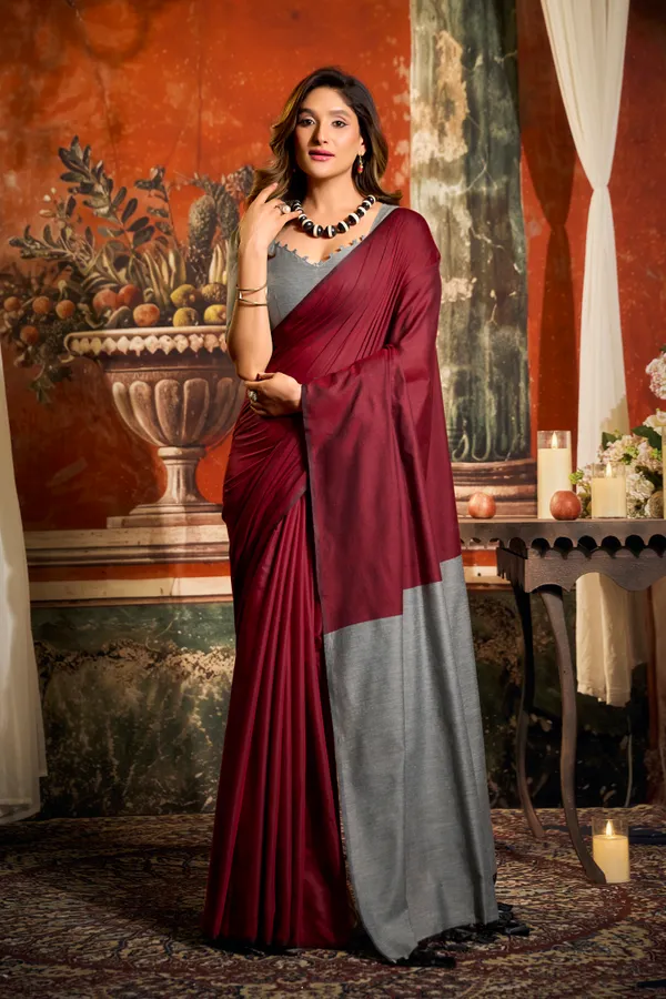 Wine_Red_Mal_Cotton_Contrast_Pallu_Fancy_Tassel_Saree_For_Women
