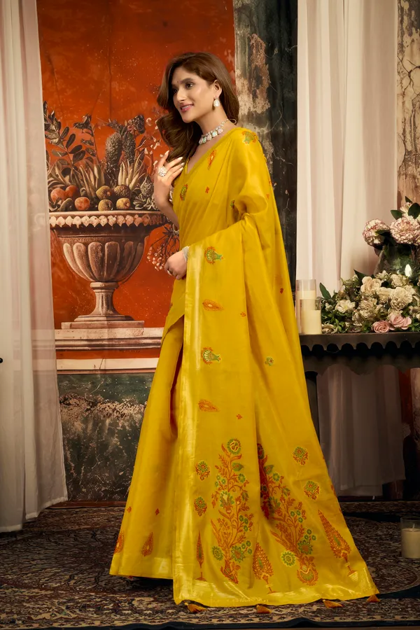 Yellow_Pure_Cotton_Zari_Border_Tassel_Saree_For_Women