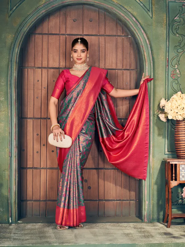 Red_Zari_Silk_Saree_With_Zhallar_For_Women