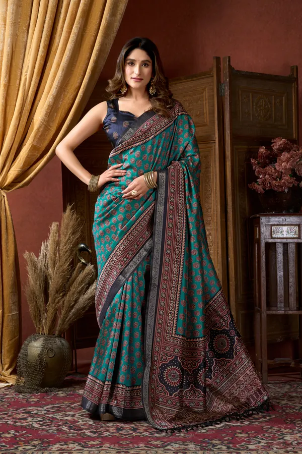 Multi_Digital_Cluster_Print_Jacquard_Border_Jhallar_Saree_For_Women
