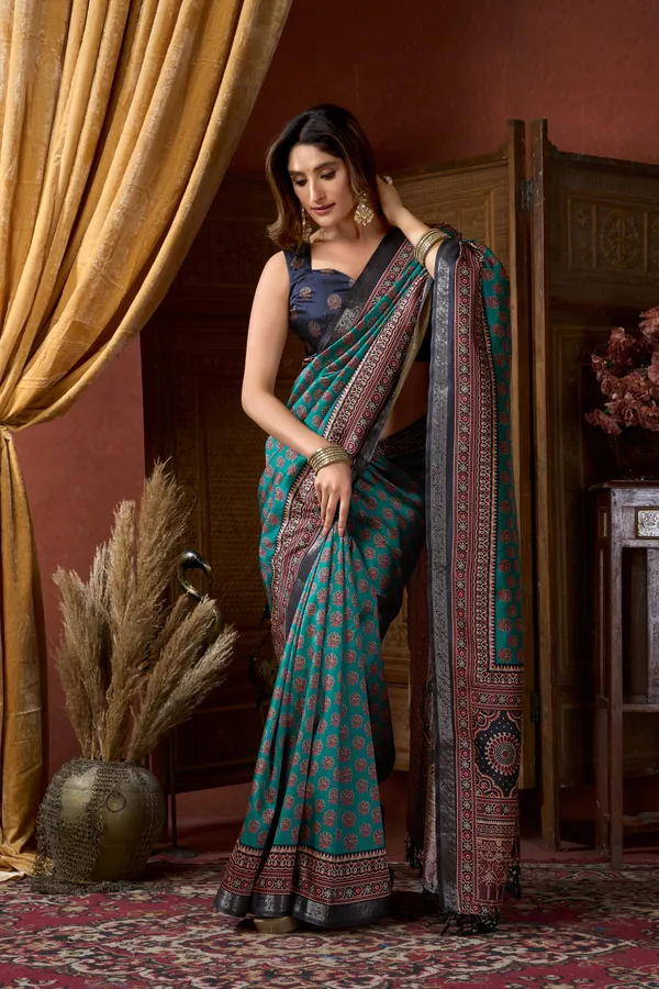 Multi_Digital_Cluster_Print_Jacquard_Border_Jhallar_Saree_For_Women