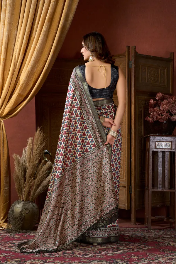 Multi_Digital_Cluster_Print_Jacquard_Border_Jhallar_Saree_For_Women