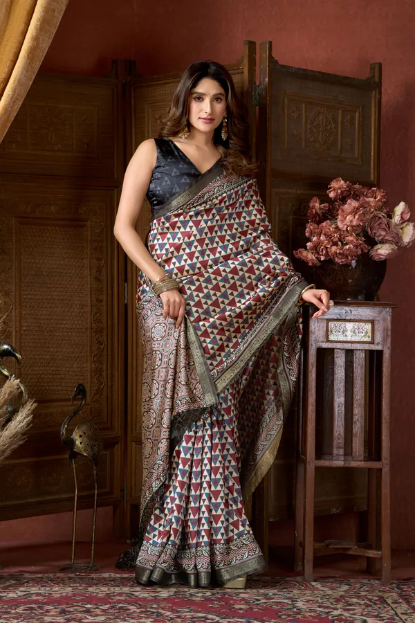 Multi_Digital_Cluster_Print_Jacquard_Border_Jhallar_Saree_For_Women