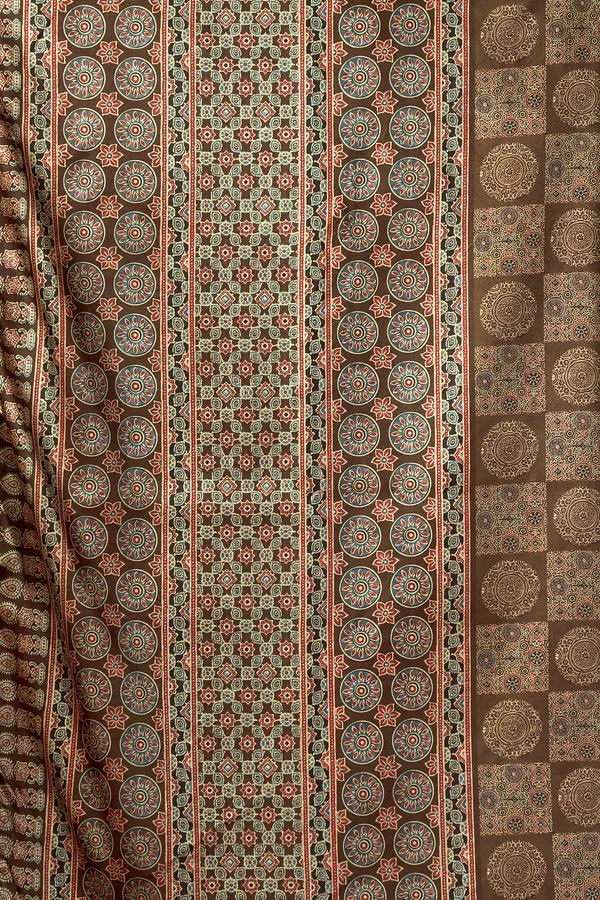 Multi_Digital_Cluster_Print_Jacquard_Border_Jhallar_Saree_For_Women