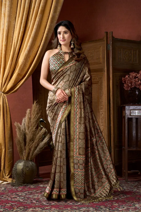 Multi_Digital_Cluster_Print_Jacquard_Border_Jhallar_Saree_For_Women