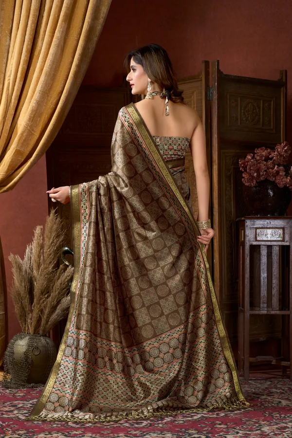 Multi_Digital_Cluster_Print_Jacquard_Border_Jhallar_Saree_For_Women