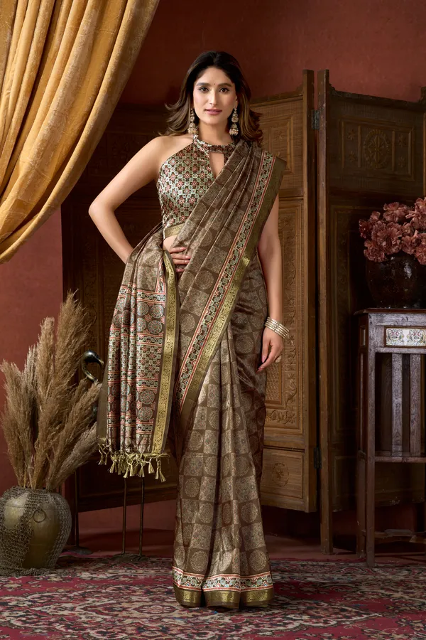 Multi_Digital_Cluster_Print_Jacquard_Border_Jhallar_Saree_For_Women