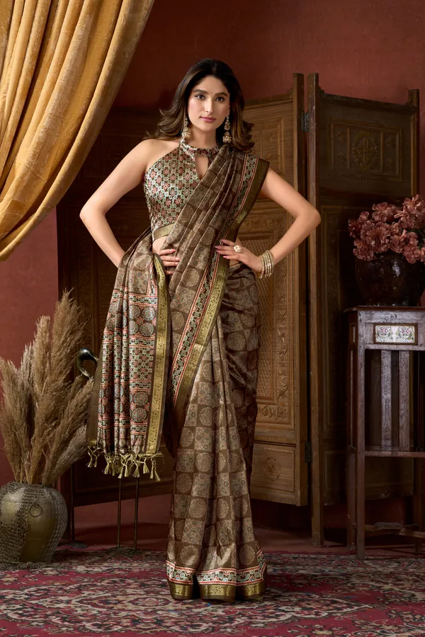 Multi_Digital_Cluster_Print_Jacquard_Border_Jhallar_Saree_For_Women