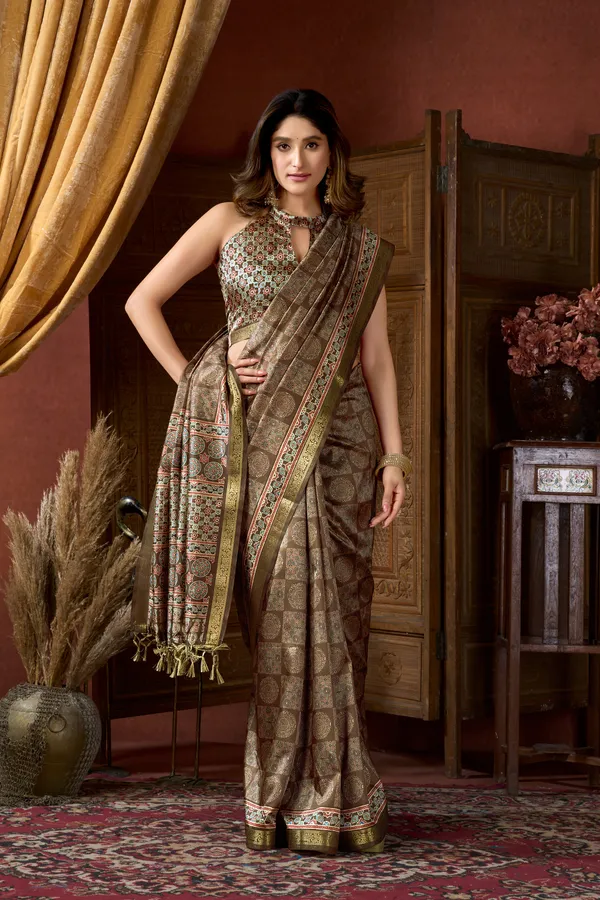 Multi_Digital_Cluster_Print_Jacquard_Border_Jhallar_Saree_For_Women