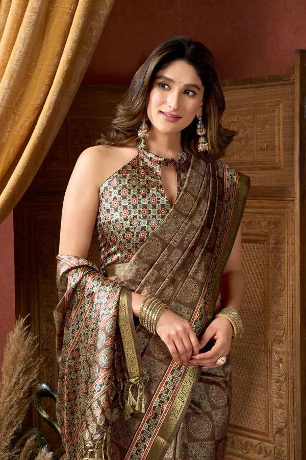 Multi_Digital_Cluster_Print_Jacquard_Border_Jhallar_Saree_For_Women
