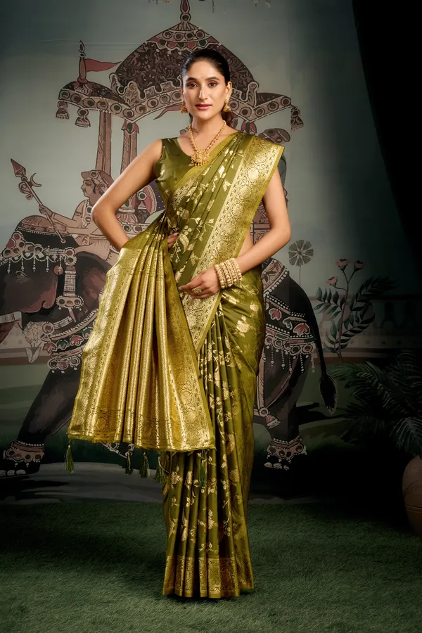 Yellow_Soft_Silk_Zhallar_Saree_For_Women