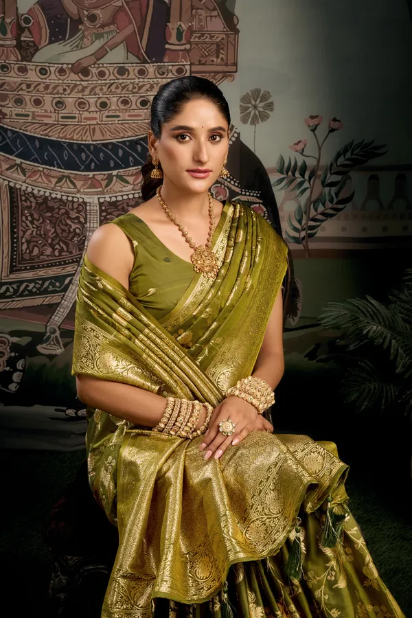 Yellow_Soft_Silk_Zhallar_Saree_For_Women