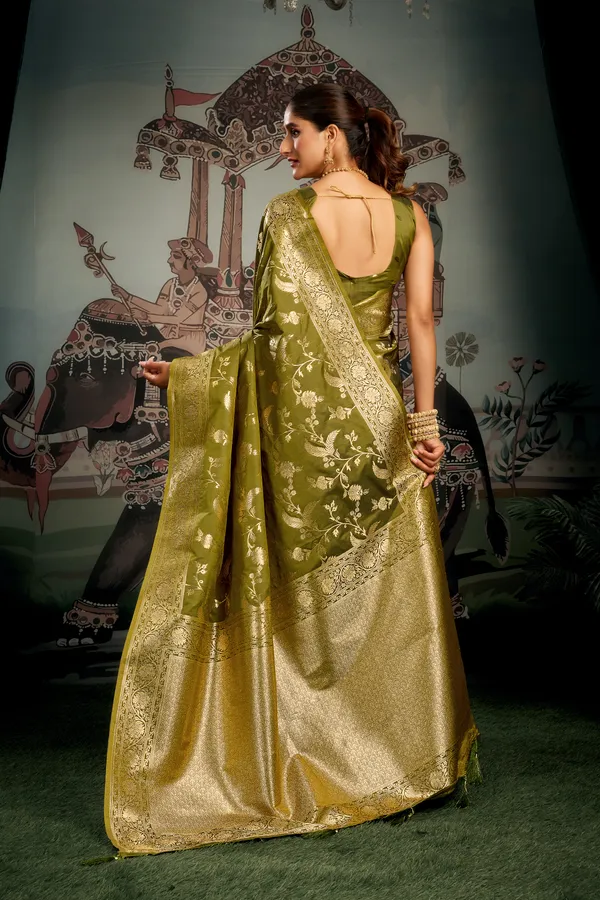 Yellow_Soft_Silk_Zhallar_Saree_For_Women