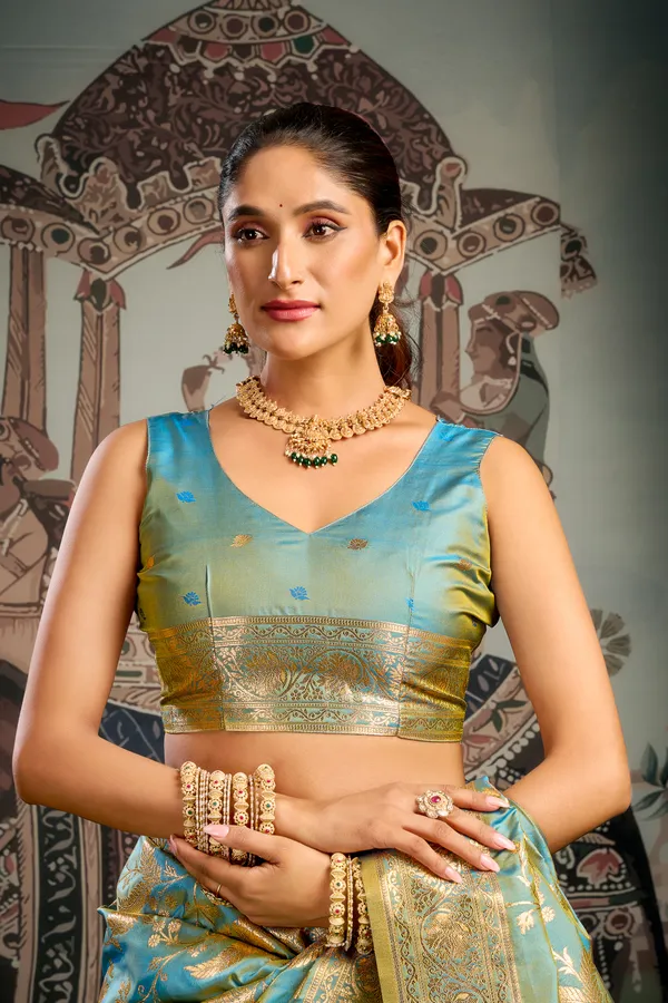 Gold_Soft_Silk_Zhallar_Saree_For_Women
