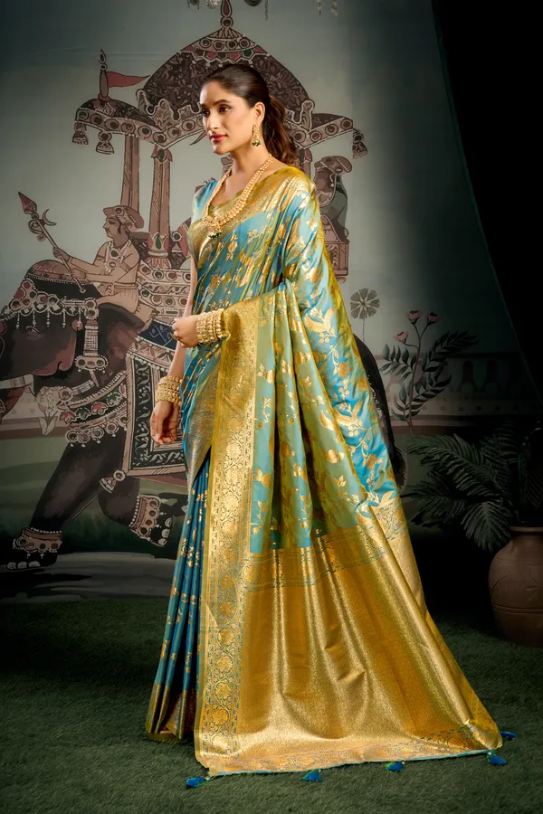 Gold_Soft_Silk_Zhallar_Saree_For_Women