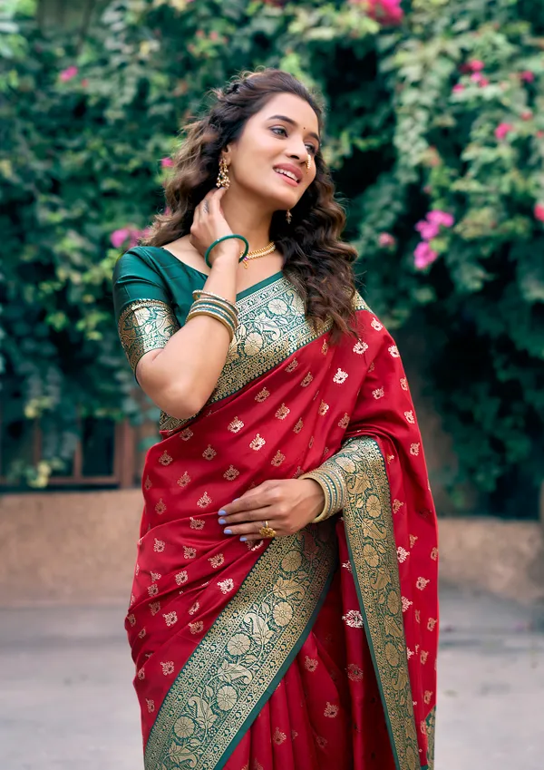 Multicolor_Silk_Saree_With_Zhallar_For_Women