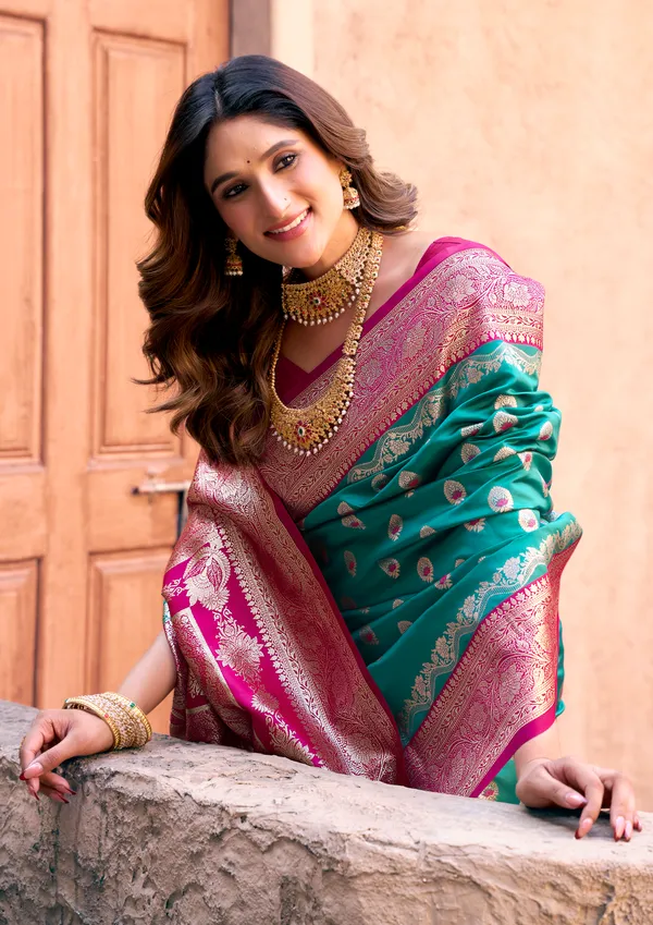 Multicolor_Silk_Saree_With_Zhallar_For_Women