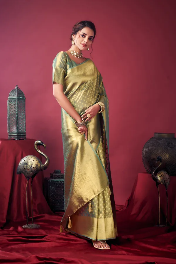 Green_Tissue_Silk_Saree_With_Zhallar_For_Women