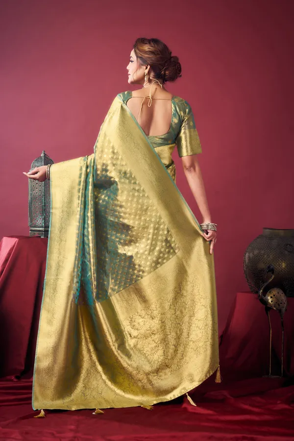 Green_Tissue_Silk_Saree_With_Zhallar_For_Women
