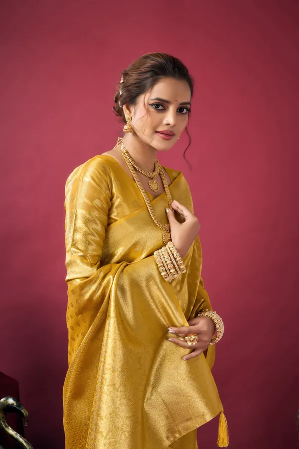 Yellow_Tissue_Silk_Saree_With_Zhallar_For_Women