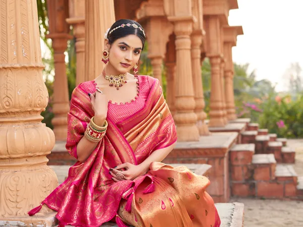 Pink_Soft_Banarasi_Silk_Zhallar_Saree_For_Women