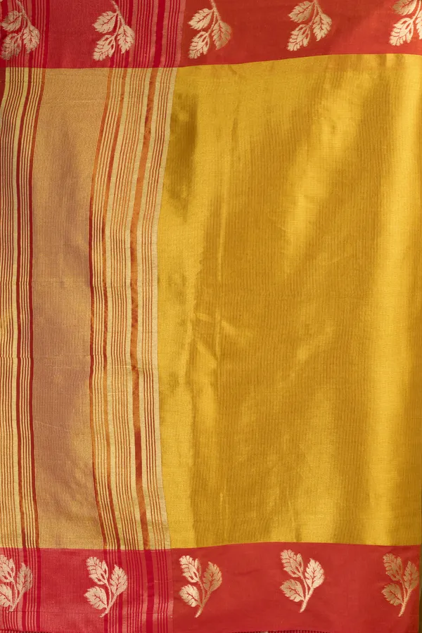 Yellow_Soft_Tissue_Contrast_Border_Zhallar_Saree_For_Women