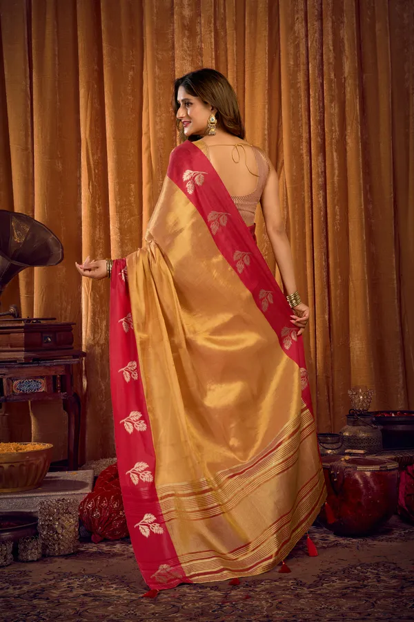 Orange_Soft_Tissue_Contrast_Border_Zhallar_Saree_For_Women